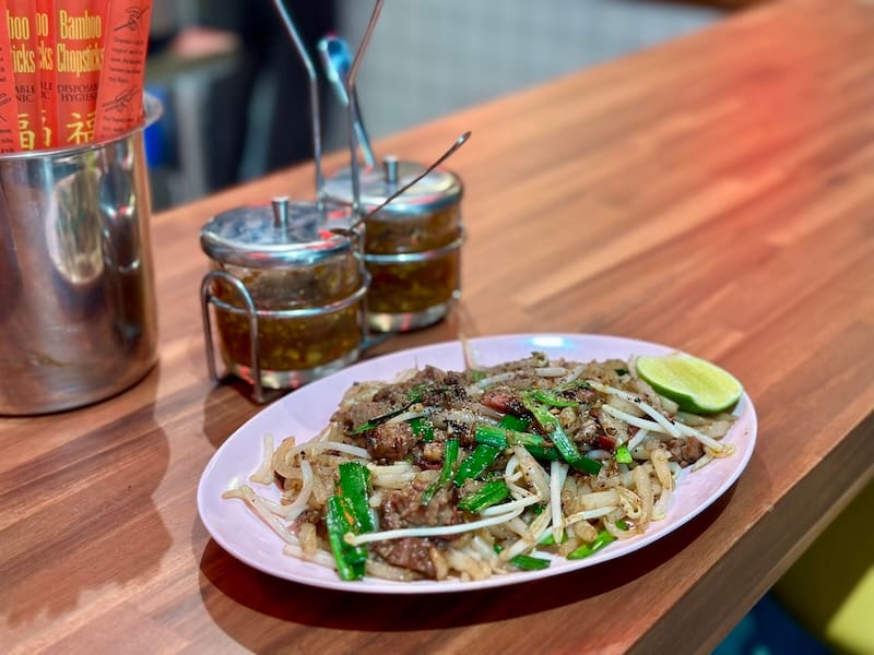 “Student noodles” with smoked brisket from Tacos El Ultimo Baile. Photo: © tablehopper.com.