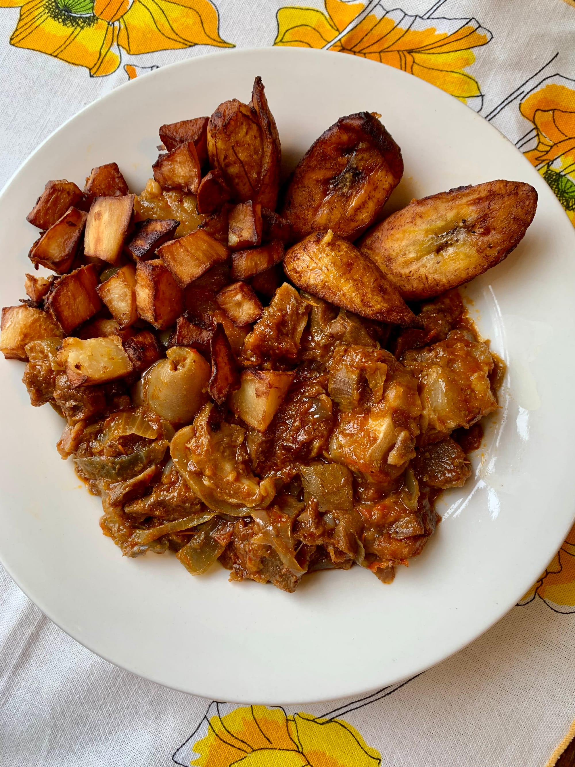Eko Kitchen takeout I ordered during the pandemic: asun with sweet potatoes and fried plantains, and obe ata dindin (fried pepper stew). Photo: © tablehopper.com.